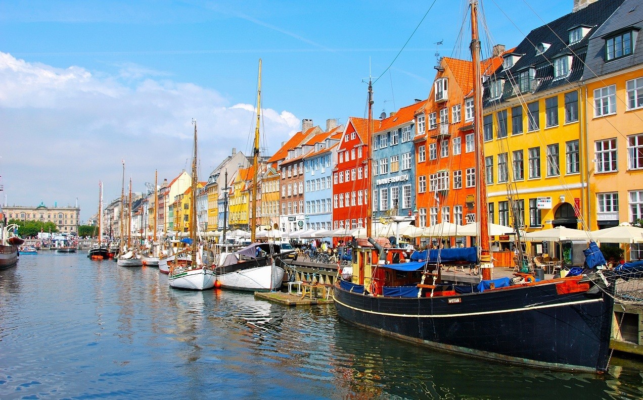 Đan Mạch là một quốc gia thuộc bán đảo Scandinavia