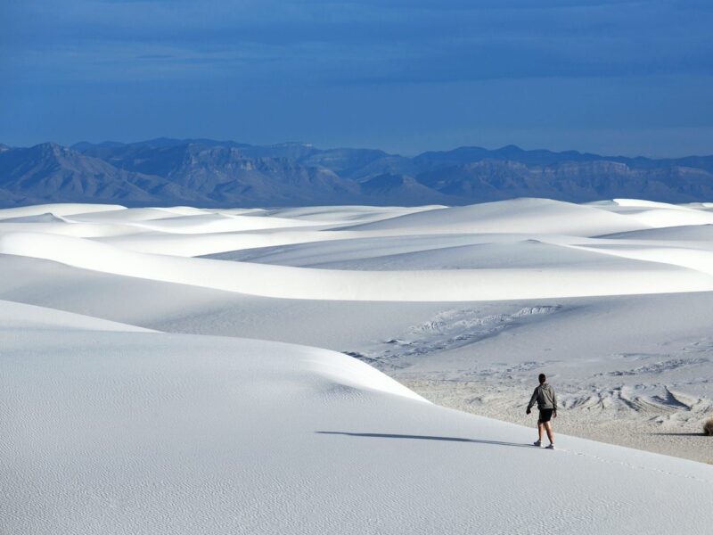 Ngắm nhìn vẻ đẹp của vườn quốc gia White Sands cát trắng như tuyết