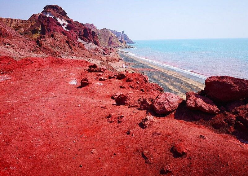 Chiêm ngưỡng vẻ đẹp độc đáo với bãi biển màu đỏ ở đảo Hormuz tại Iran
